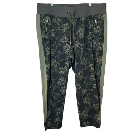 Athleta Trekkie North Printed Jogger Size 2X In Firma Floral Olive - Picture 14 of 14